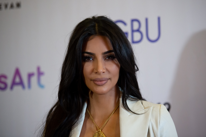 A Kardashian podruhé. Její přátelství s Blac Chynou vzalo za své, když se mladší sestra Kylie dala dohromady s ex partnerem Blac Chyny. Navíc Chyna jako by se chtěla pomstít, začala si s jediným bratrem klanu Kardashian, Robem.
