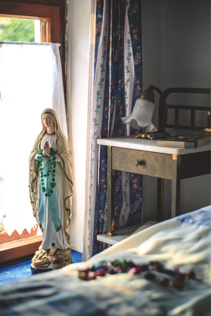 Porcelánová soška ochránkyně domu
Porcelánová soška ochránkyně domu