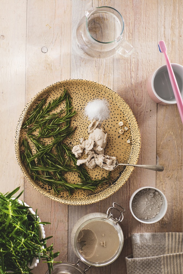 DIY zubní pasta
