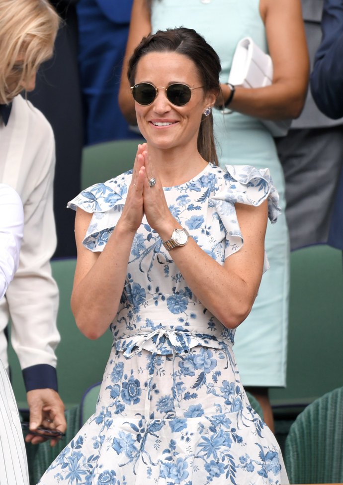 V těchto šatech Pippa Middleton dorazila na Wimbledon 2019.
V těchto šatech Pippa Middleton dorazila na Wimbledon 2019.