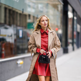Outfit Leonie Hanne je za nás ideální do aktuálního přechodového počasí mezi létem a podzimem.
