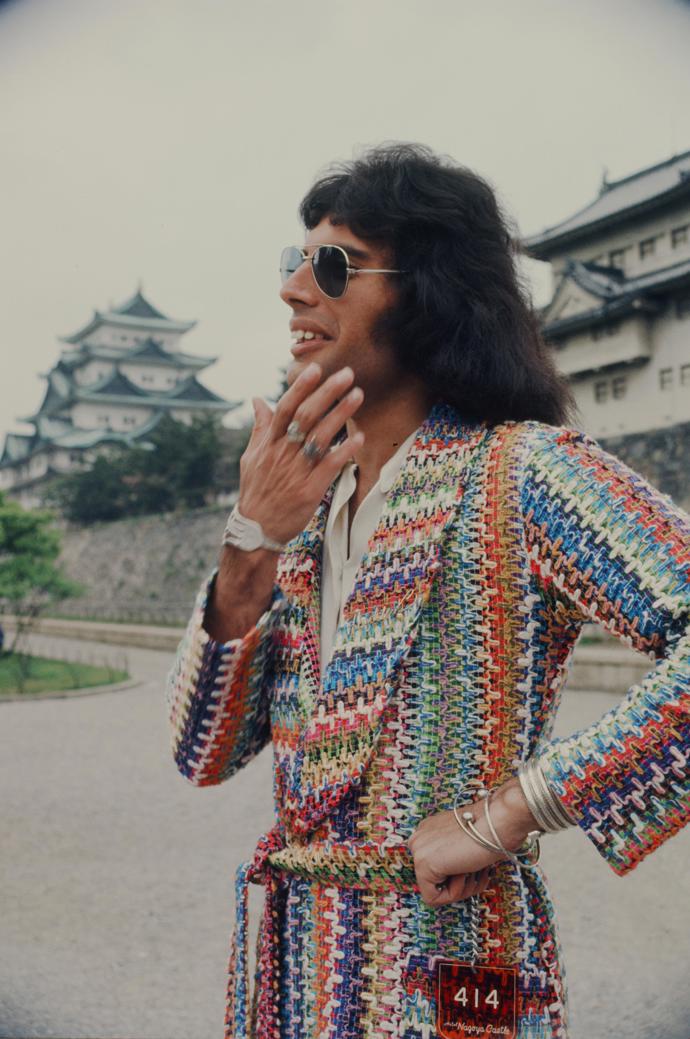 Freddie Mercury při svém asijském turné. 
