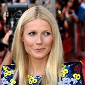 Gwyneth Paltrow vypadá v bikinách úžasně!