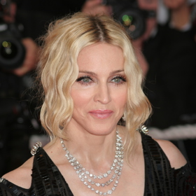 Zpěvačka Madonna dokáže vždy rozvířit vlny bulváru, nejčastěji vzhledem, skandály nebo svými vztahy se zajíčky
