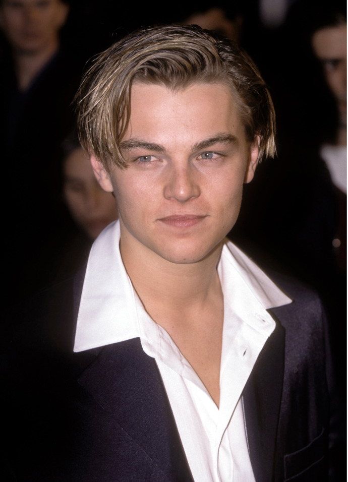 Leonardo DiCaprio v 90. letech
Podobně to měl i Pittův herecký kolega Leonardo DiCaprio. Jeho kariéra odstartovala raketovou rychlostí v 90. letech, když byl teprve teenager, a to díky hlavním rolím ve filmech Romeo a Julie a samozřejmě Titanic.
Leonardo DiCaprio v 90. letech
Podobně to měl i Pittův herecký kolega Leonardo DiCaprio. Jeho kariéra odstartovala raketovou rychlostí v 90. letech, když byl teprve teenager, a to díky hlavním rolím ve filmech Romeo a Julie a samozřejmě Titanic.