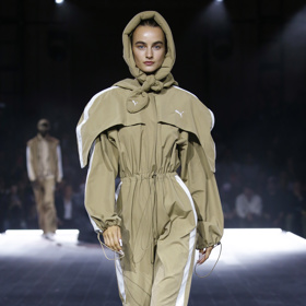 Puma na newyorském fashion weeku uvedla kolekci plnou sportovních prvků, které jsou pro značku typické, ale použila i siluety pro každodenní nošení a elegantní prvky.
