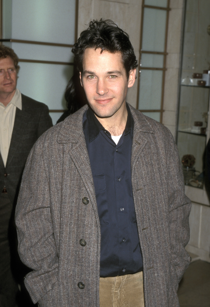 Paul Rudd v 90. letech
Nejenom, že se Paul Rudd objevil v Přátelích jako partner Phoebe a byl některými považovaný za sedmého z nich. Ale také v roce 1995 v ikonickém filmu Bezmocná. Či po boku Jennifer Anniston ve filmu Objekt mé touhy.
Paul Rudd v 90. letech
Nejenom, že se Paul Rudd objevil v Přátelích jako partner Phoebe a byl některými považovaný za sedmého z nich. Ale také v roce 1995 v ikonickém filmu Bezmocná. Či po boku Jennifer Anniston ve filmu Objekt mé touhy.