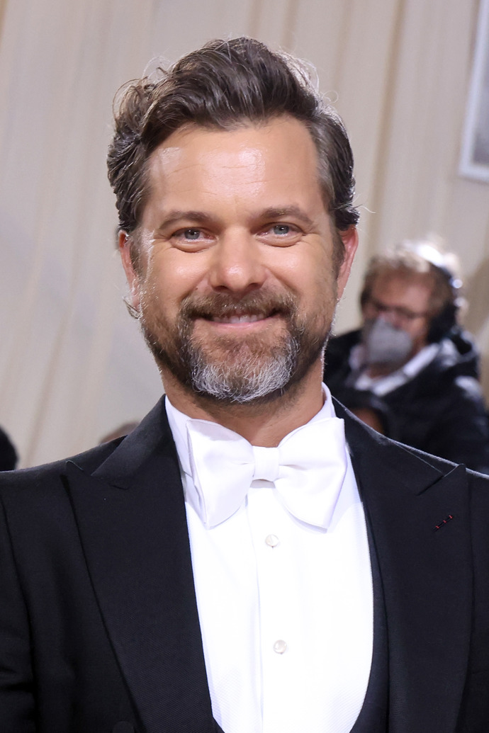 Joshua Jackson dnes
Do nedávna měl Jackson úspěšnou roli v seriálu Aféra, byl viděn v několika filmech a na jaře 2018 debutoval v divadle na Broadwayi.
Joshua Jackson dnes
Do nedávna měl Jackson úspěšnou roli v seriálu Aféra, byl viděn v několika filmech a na jaře 2018 debutoval v divadle na Broadwayi.