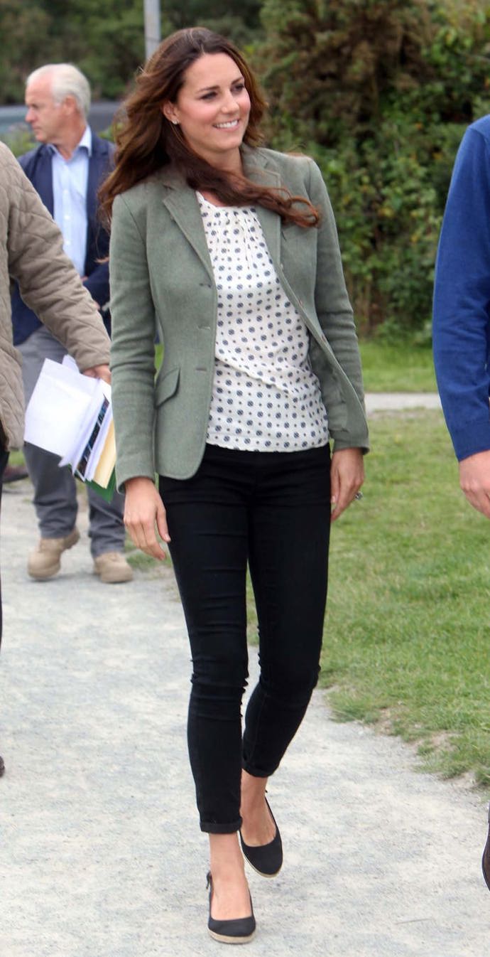 V roce 2013 oblékla princezna Kate top ze Zary, který doplnila o sako od Ralpha Laurena.
