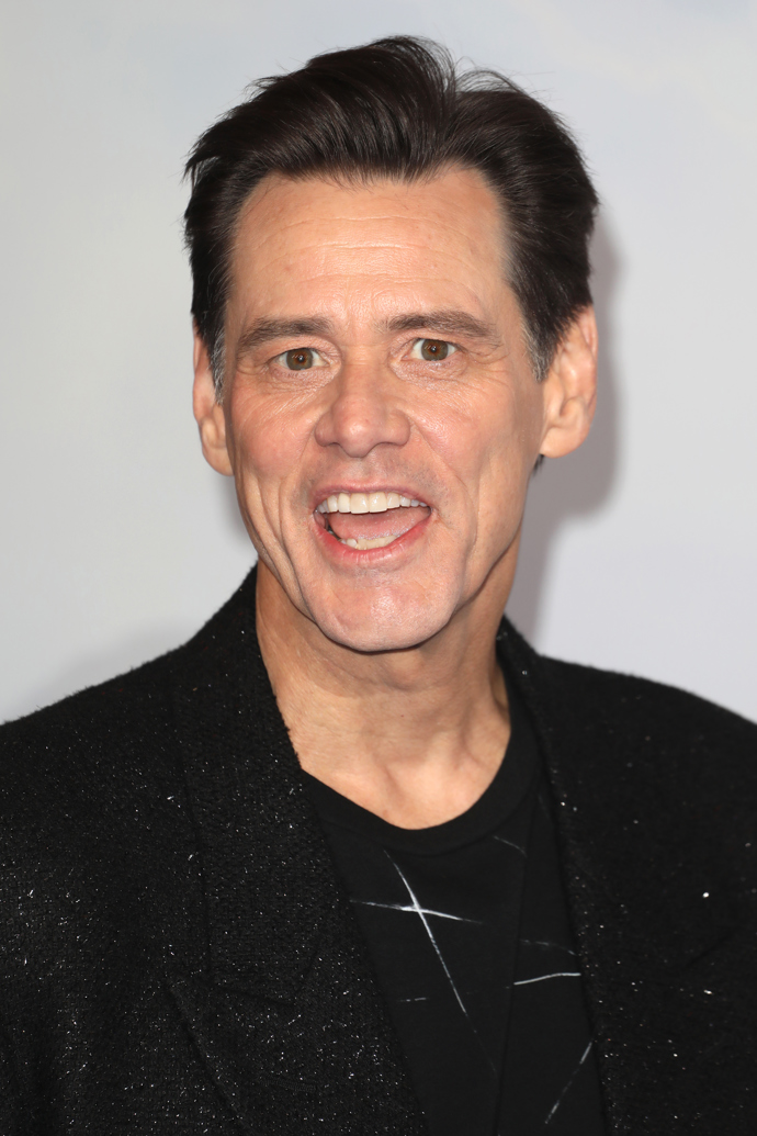 Jim Carrey dnes
Tato nálepka mu zůstala, ale zároveň si vyzkoušel i jiné než komediální role. Vedle toho napsal knihu, produkuje a otevřeně hovoří o svém boji s depresí.
Jim Carrey dnes
Tato nálepka mu zůstala, ale zároveň si vyzkoušel i jiné než komediální role. Vedle toho napsal knihu, produkuje a otevřeně hovoří o svém boji s depresí.