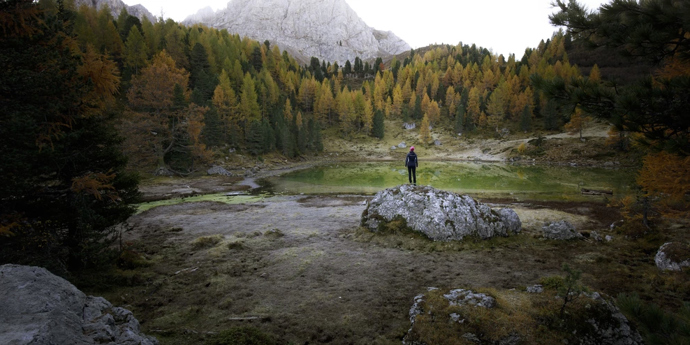 Lago di Lagusel
Toto je pravděpodobně nejnáročnější trasa ze všech, protože vyžaduje slušné množství fyzického nasazení, za tu krásu krajiny se to však vyplatí. Cestou zdoláte potoky, jedlové lesy a pastviny, až konečně dosáhnete tohoto vodního útvaru: oázy klidu v srdci hor.
Lago di Lagusel
Toto je pravděpodobně nejnáročnější trasa ze všech, protože vyžaduje slušné množství fyzického nasazení, za tu krásu krajiny se to však vyplatí. Cestou zdoláte potoky, jedlové lesy a pastviny, až konečně dosáhnete tohoto vodního útvaru: oázy klidu v srdci hor.