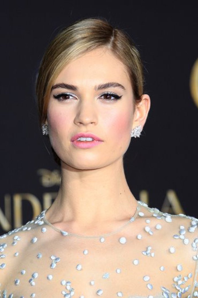 Herečka Lily James nedávno skvěle ztvárnila roli Pamely Anderson.
Herečka Lily James nedávno skvěle ztvárnila roli Pamely Anderson.