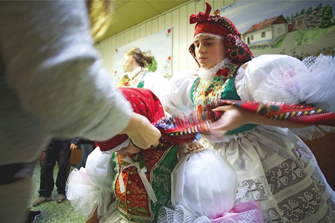 Žena ve slavnostním kroji
Žena ve slavnostním kroji