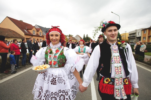 Krojovaný hodový průvod
