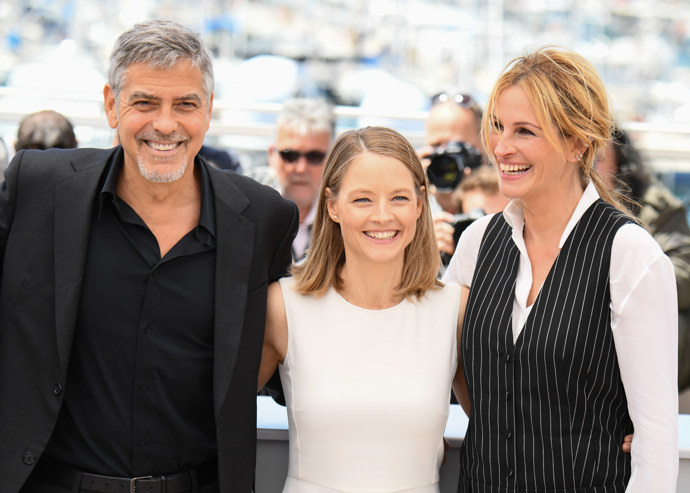 V rámci festivalu se konal i Photocall, kde měla na sobě Roberts stylovou vestičku a kde se oba herci vyfotili i s režisérkou snímku Hra peněz Jodie Foster.
