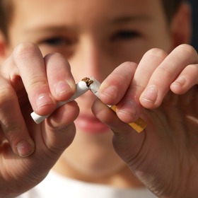 Vyhněte se cigaretám a cigaretovému kouři. Škodí nejen vašemu zdraví, ale i lidem ve vašem okolí.
