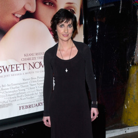Zpěvačka Enya na premiéře filmu Listopadová romance. 
