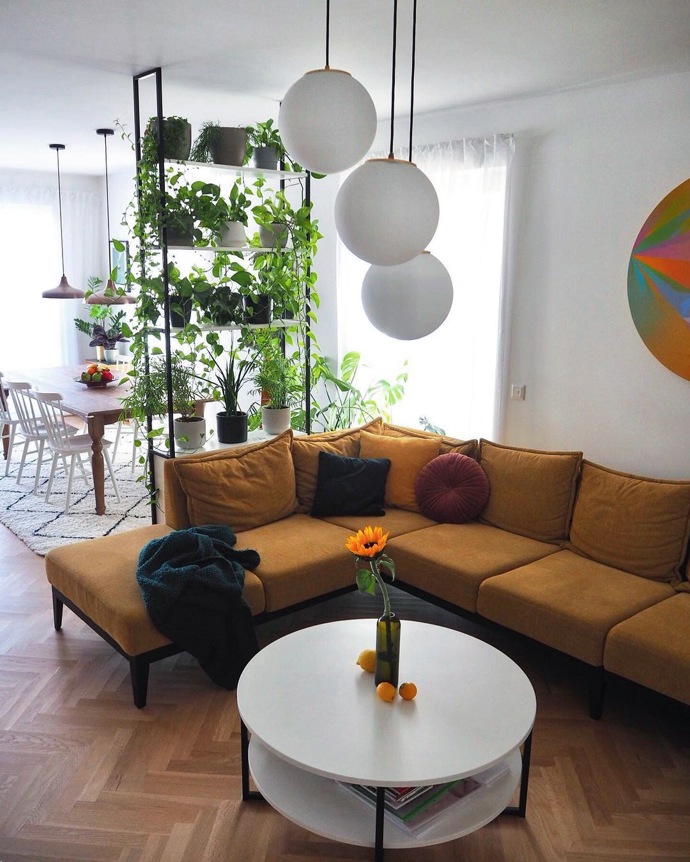 Galerie: S akátem pod okny Galerie: S akátem pod okny