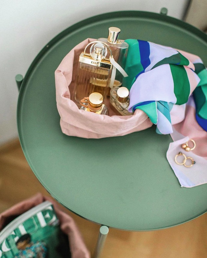 Galerie: S akátem pod okny Galerie: S akátem pod okny