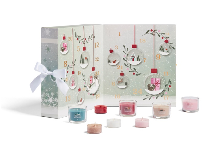 Yankee Candle 

Nádherně zabalená adventní kniha vám nabídne čajové i skleněné svíčky Yankee Candle. Najdete v ní také skleněný svícínek na čajovou svíčku.

Cena: 1275 Kč
