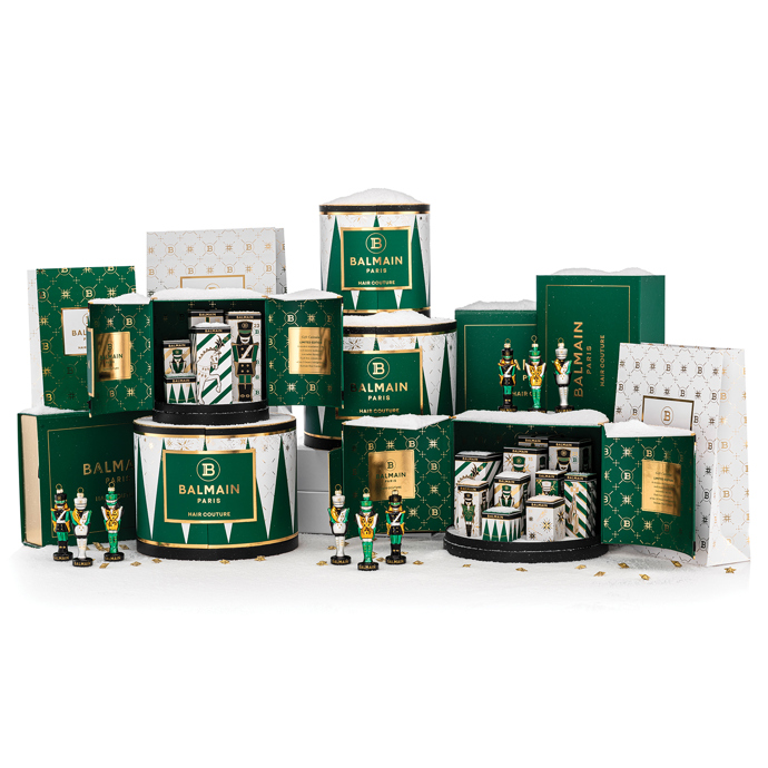 BALMAIN HAIR 

Letos je dárkový kalendář Balmain Paris Hair Couture ódou na ikonického Louskáčka: „Casse Noisette“. Příběh o mladé německé dívce, která sní o princi Louskáčkovi, a o zuřivém boji proti sedmihlavému Myšímu králi. 

Cena: 5200 Kč
