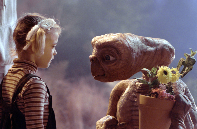 Drew Barrymore jako dítě

Možná vás to překvapí, ale ta holčička, co se skamarádila s E. T., to byla Drew Barrymore!
