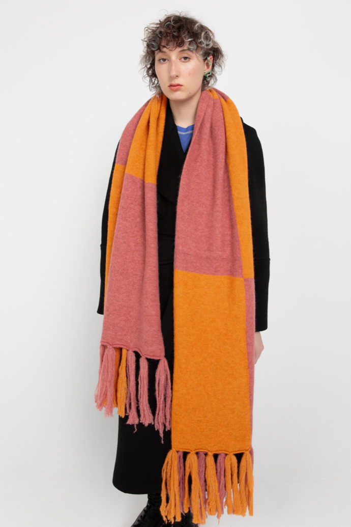 Šála z alpaky, Buffet, 6250 Kč
Šála z alpaky, Buffet, 6250 Kč