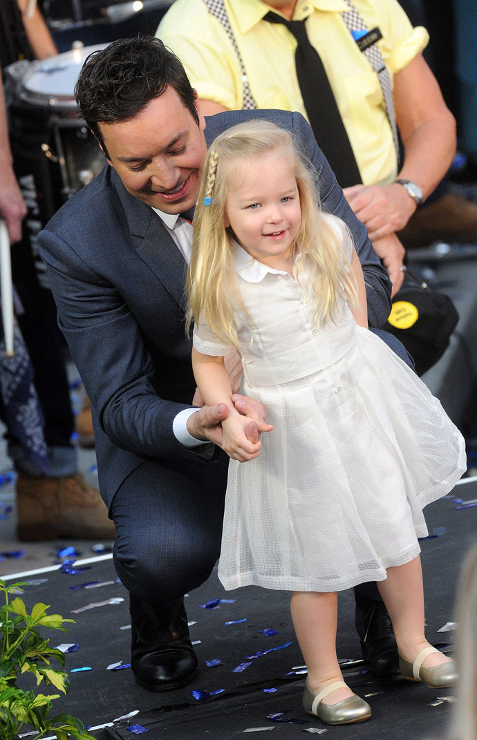 Americký komik a moderátor Jimmy Fallon má dvě dcery – Winnie Rose (9) a Frances Cole (7). Na fotce je s Winnie v roce 2017.
