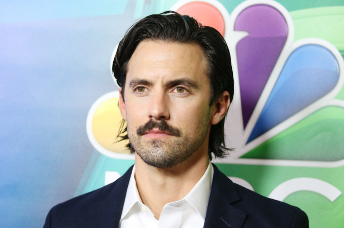 ​​​Milo Ventimiglia, který se proslavil zejména svou rolí Jesse v seriálu Gilmorova děvčata si roky pěstoval naprosto dokonalý knírek. Nedávno ho ovšem shodil. Nejspíše kvůli roli v seriálu Úžasná paní Maisliová.
