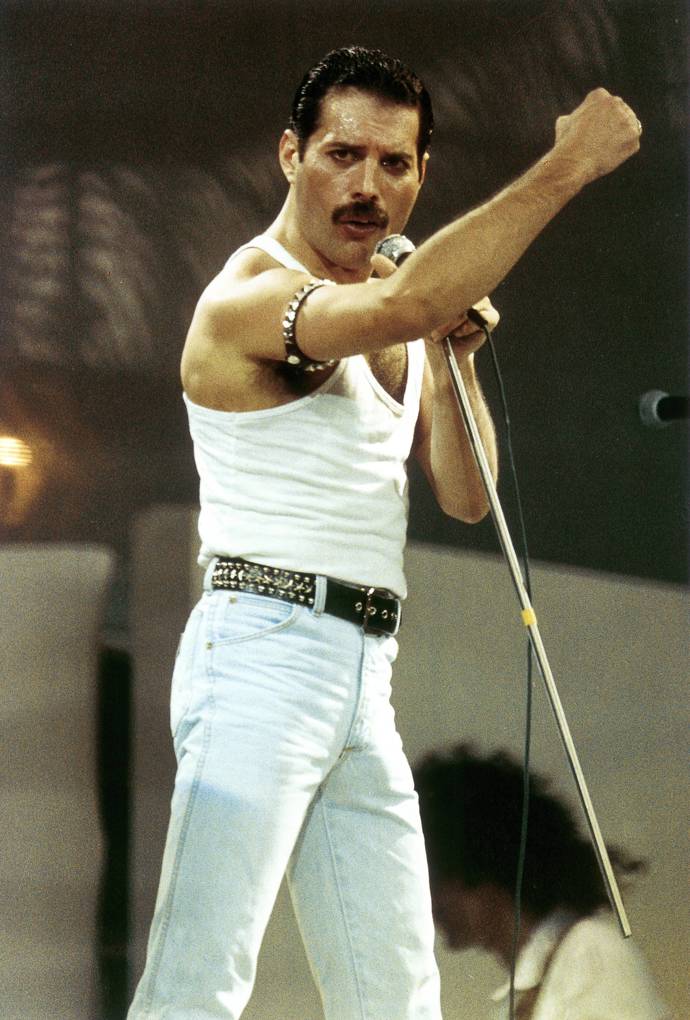 Freedie Mercury zůstane navždy ikonický nejenom svým zpěvem, ale i svým knírem.
