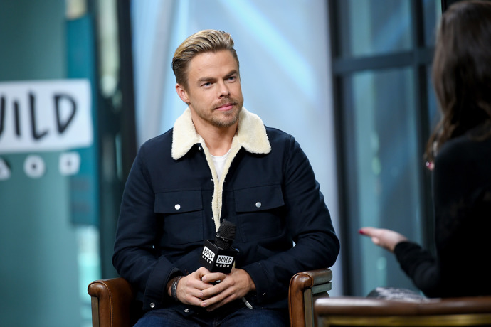 Tanečník Derek Hough se v minulých letech do kampaně Movember sám zapojil a je jejím velkým podporovatelem.
