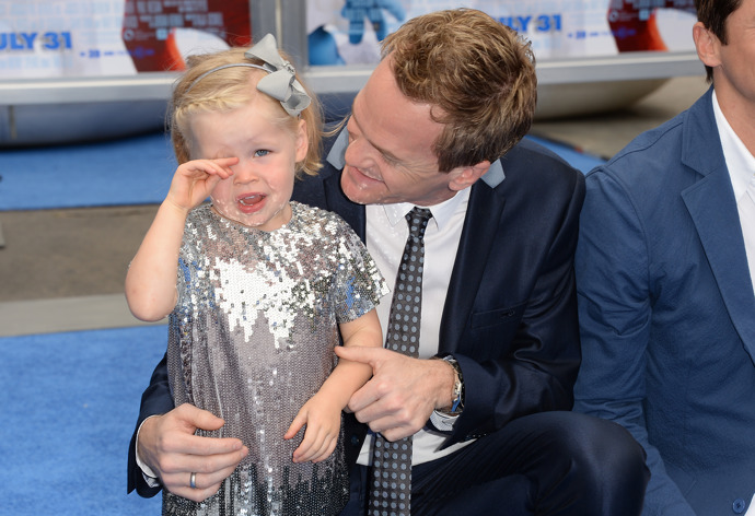 Neil Patrick Harris má se svým manželem dvanáctiletá dvojčata Harper Grace a Gideona Scotta, která se narodila pomocí náhradní matky. Na fotografii je s Harper v roce 2013.
