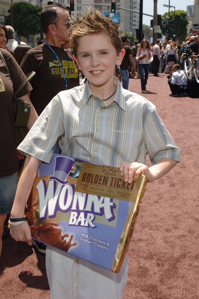 Freddie Highmore jako dítě

Je to neuvěřitelné, ale je to již 17 let od doby, kdy si Freddie Highmore zahrál po boku Johnyho Deppa ve filmu Karlík a továrna na čokoládu. Vedle této role jako dítě hrál také v romantickém filmu Melodie mého srdce.
