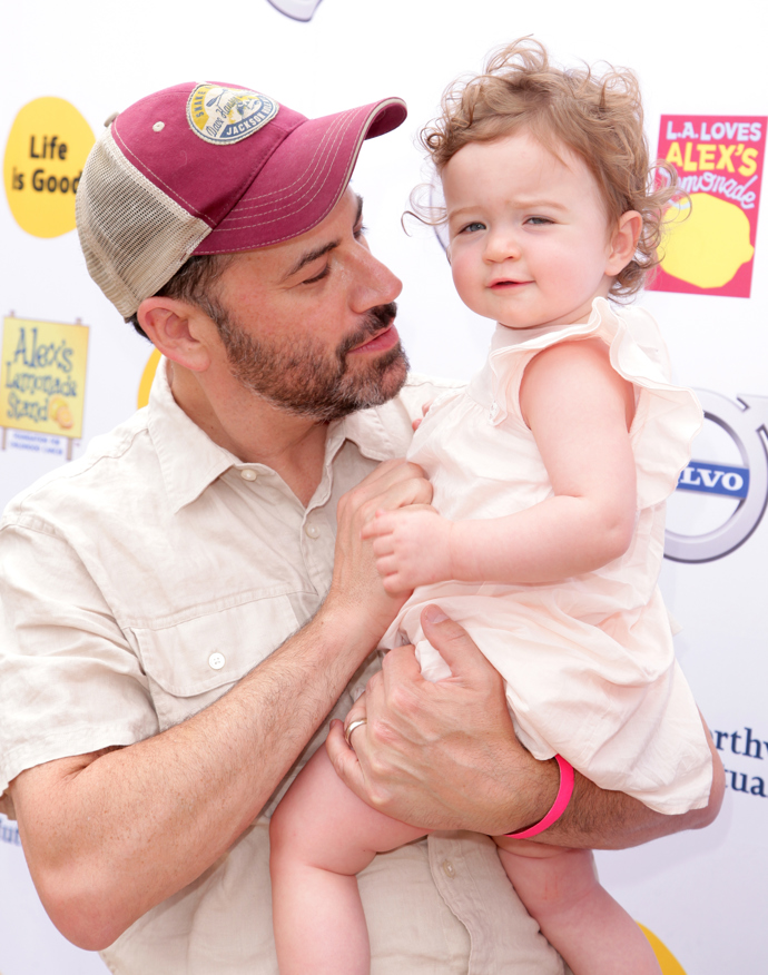 Televizní moderátor Jimmy Kimmel má čtyři děti: Katie (31), Kevina (29), Jane (8) a Williama Johna Billyho (5). Na fotce je s Jane v roce 2015.
