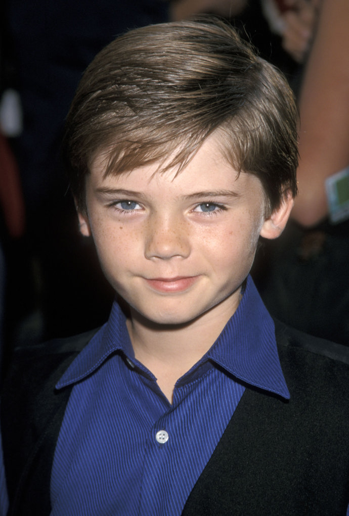 Jake Lloyd jako dítě

Star Wars jistě všichni znáte a i malého Anakina Skywalkera předtím, než přešel na temnou stranu.
