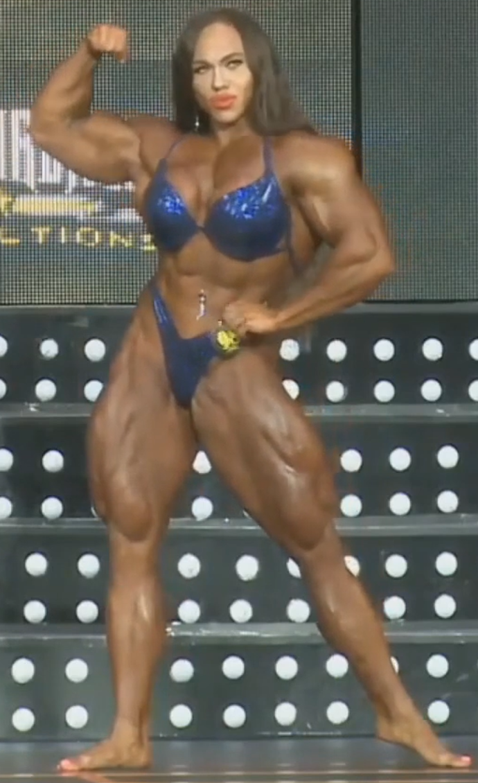 Nataliya Kuznetsova na soutěži IFBB Romania Muscle Fest Pro 3. listopadu 2019. Rozhodně není žádné peříčko.
Nataliya Kuznetsova na soutěži IFBB Romania Muscle Fest Pro 3. listopadu 2019. Rozhodně není žádné peříčko.