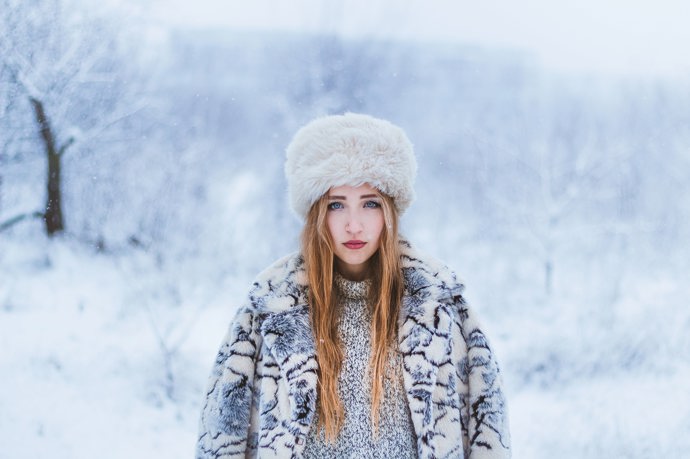 Čepice či čelenky z umělé kožešiny se hodí hlavně k elegantním outfitům. Kromě toho, že skvěle vypadají nejen k dlouhému obličeji, také příjemně hřejí.
Čepice či čelenky z umělé kožešiny se hodí hlavně k elegantním outfitům. Kromě toho, že skvěle vypadají nejen k dlouhému obličeji, také příjemně hřejí.