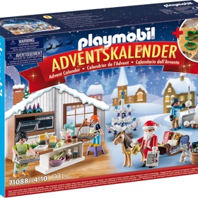 Playmobil 

Otevřete dveře a užijte si skvělou adventní zábavu s Playmobil® - Vánoční pečení! Hrací sada se skládá z adventního kalendáře s 24 překvapeními a skutečných vykrajovátek na sušenky. Kromě tří figurek Playmobil obsahuje také Ježíška s pytlem a dárky, sáně s poníkem, kuchyňku se dvěma troubami a spoustou nádobí na pečení a nechybí také sněhulák.

Cena: od 659 Kč
