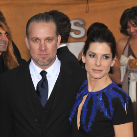 Sandra Bullock a Jesse James se vzali v roce 2005. Manželství ztroskotalo na nevěrách Jamese, který to později odůvodnil tím, že ho k tomu dohnal tlak LA.
