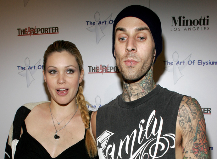 Shanna Moakler a Travis Barker vypadali na pár, který rozchod zvládl. Když se Baker dal dohromady s Kardashian, jeho bývalá žena se snažila strhávat pozornost na sebe.
