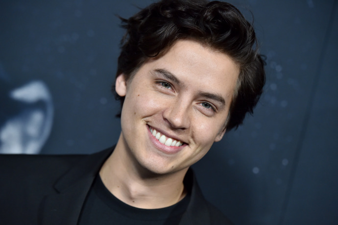 Cole Sprouse dnes

Ve svých dospělých letech se proslavil zejména svou rolí Jugheada v seriálu Riverdale, který má sedm sérií. Vedle toho hrál v roce 2019 v romantickém drama Tři kroky od sebe.
