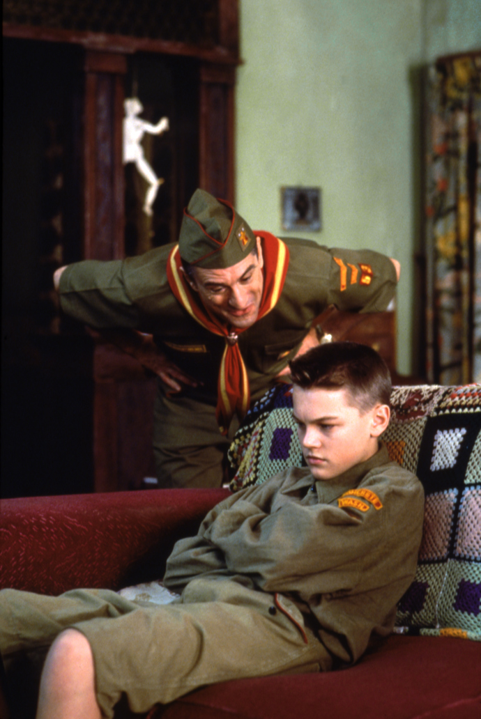 Dospívání po americku (1993)

Jednu ze svých prvních hlavních rolí si zahrál ve filmu Dospívání po americku.
