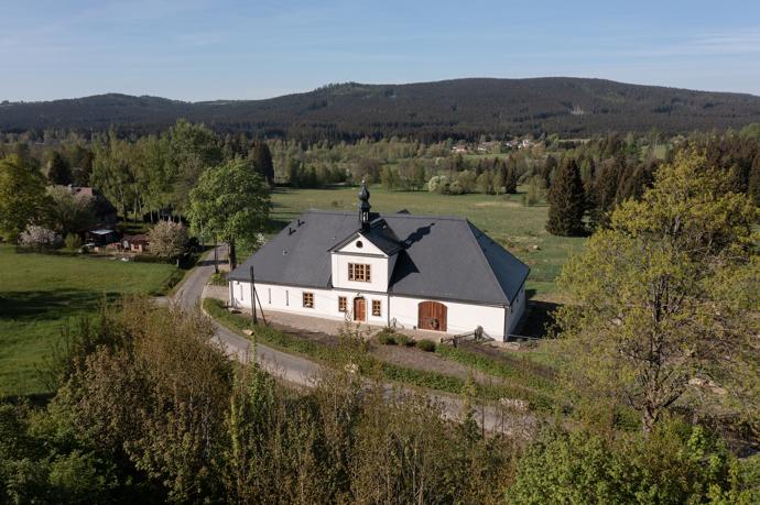 Hájovnu v Českých Milovech rekonstruovali dlouhé roky a dochované dobové prvky doplnili soudobými