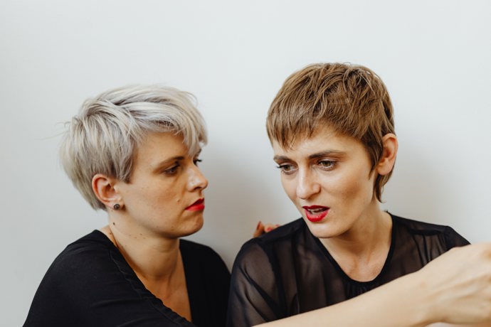 Pixie střihy jsou populární i mezi celebritami po 30. a nechají skvěle vyniknout vašim náušnicím a make-upu. Je však třeba myslet i na to, že tento střih nechá vyniknout i různým nedokonalostem a nehodí se ke každému tvaru hlavy.
