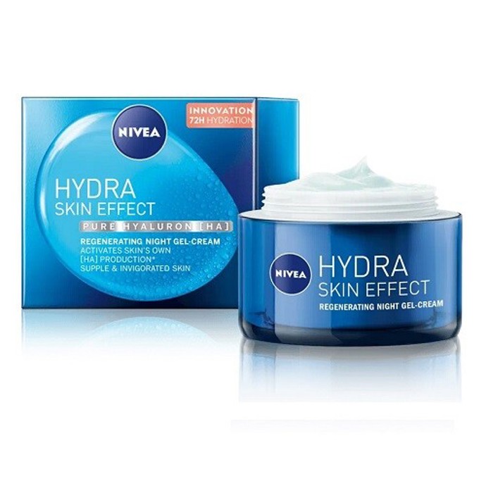 NIVEA Hydra Skin Effect Hydratační noční gel-krém (365 Kč) má příjemnou texturu a obsahuje kyselinu hyaluronovou, která aktivuje pleťové buňky. Díky tomu bude vaše pleť pevnější, pružnější a navíc bude hydratovaná až na 72 hodin. Navíc lehká textura nezanechává mastný film a proto je produkt vhodný pro všechny typy pleti.
