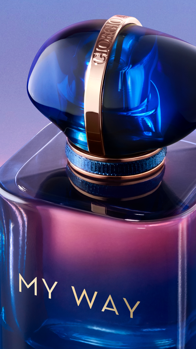 Nové obzory

Do řady oblíbených vůní My Way přidává Giorgio Armani i verzi Parfum, která představuje intenzivní variaci této květinové kompozice. Základ tvoří i zde prosluněná krémová tuberóza, kterou doplňuje kosatec, svěží citrusy a pudrový a dřevitý základ s kapkou vanilky. Stejně jako ostatní flakony My Way je i tento znovuplnitelný.

My Way Parfum, Giorgio Armani, 50 ml, 2900 Kč
