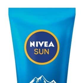 Pleťový krém na opalování Alpin SPF 50, Nivea, 275 Kč
