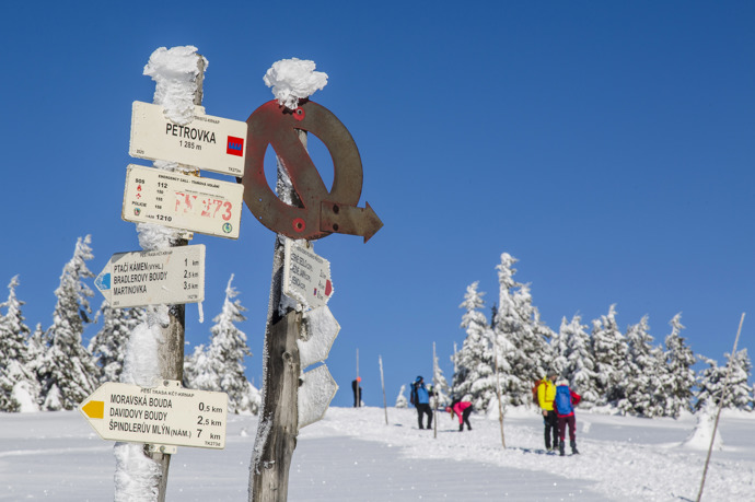 Muttichova turistická značka spolu s letním značením
