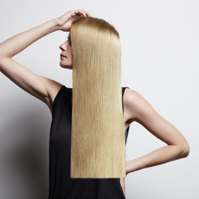 Hollywoodské hvězdy milují jednolitou blond. V roce 2023 je v módě.

