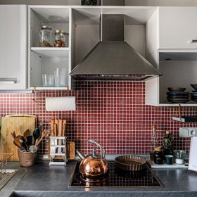Žižkovský dvoupokojový byt je inspirovaný tzv. mid-century stylem, který byl módní především po druhé světové válce. Šikovně zařízené podkroví je vzdušné, plné krásných dekorací a vkusného designu.
Žižkovský dvoupokojový byt je inspirovaný tzv. mid-century stylem, který byl módní především po druhé světové válce. Šikovně zařízené podkroví je vzdušné, plné krásných dekorací a vkusného designu.